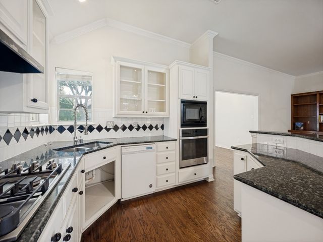 9703 Raven Lane, Irving, TX 75063