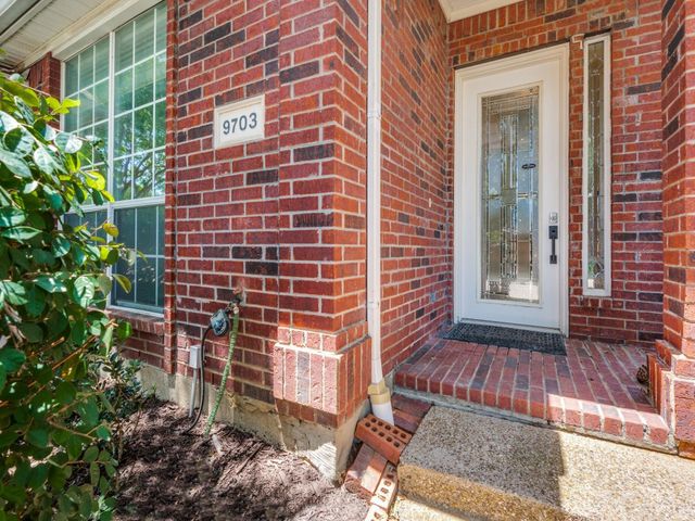 9703 Raven Lane, Irving, TX 75063