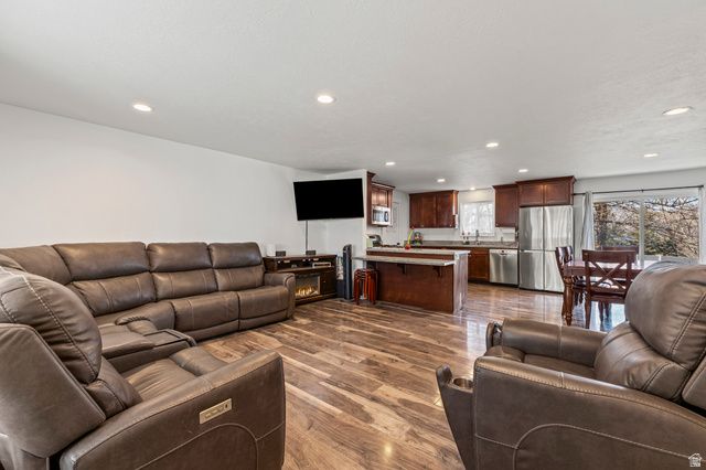 44 S ASTOR LN, Elk Ridge, UT 84651