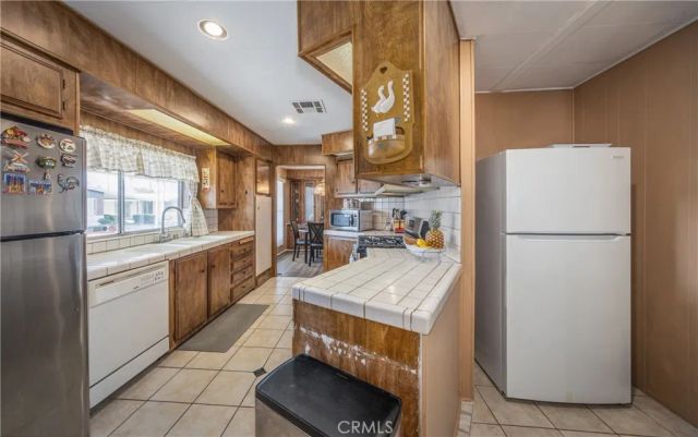 601 N Kirby 214, Hemet, CA 92545