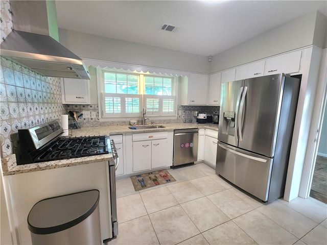 8 Highland Lane, Cartersville, GA 30120