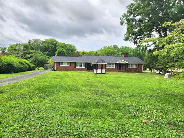 8 Highland Lane, Cartersville, GA 30120