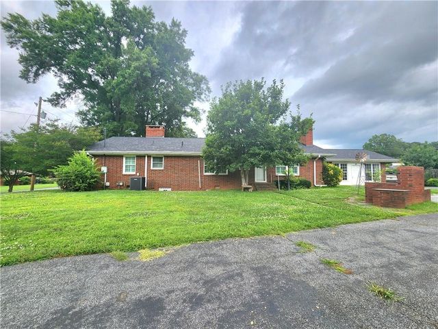8 Highland Lane, Cartersville, GA 30120