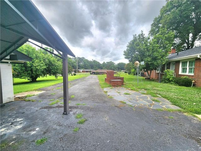 8 Highland Lane, Cartersville, GA 30120