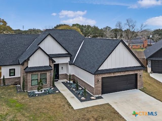 109 Luke Court, Victoria, TX 77904