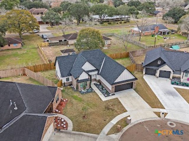 109 Luke Court, Victoria, TX 77904