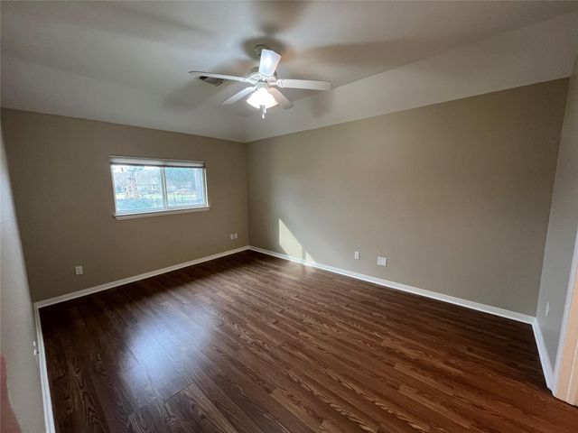 9311 E Lakeside Drive, Magnolia, TX 77354