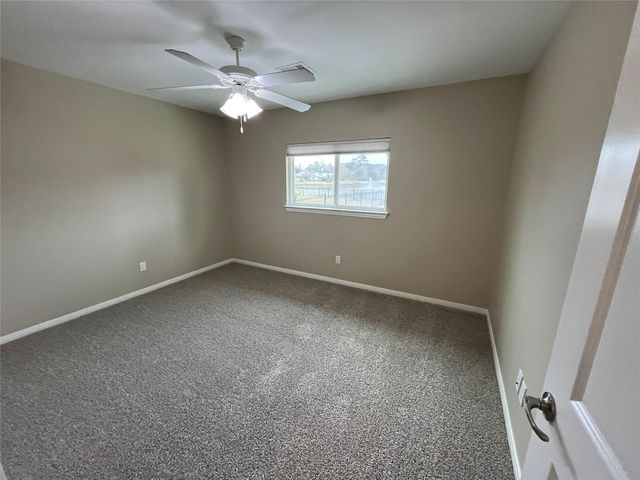 9311 E Lakeside Drive, Magnolia, TX 77354