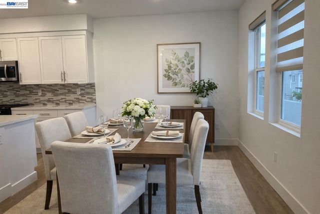 5552 Holly Bay Ave D, Dublin, CA 94568