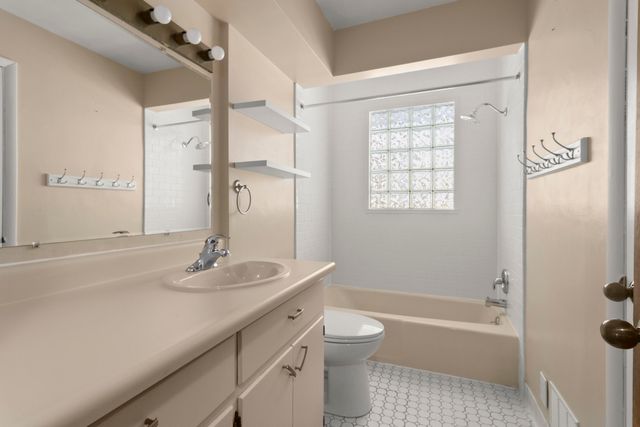 6642 Westchester Street, Portage City, MI 49024