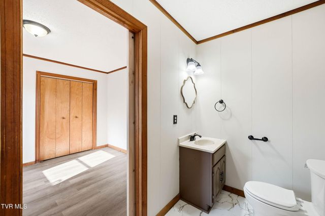 1512 East Fairview Avenue, Johnson City, TN 37601