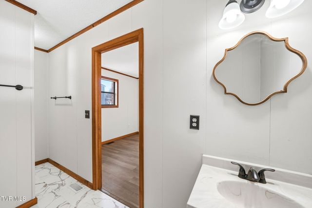 1512 East Fairview Avenue, Johnson City, TN 37601