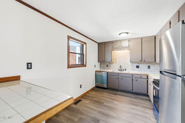 1512 East Fairview Avenue, Johnson City, TN 37601