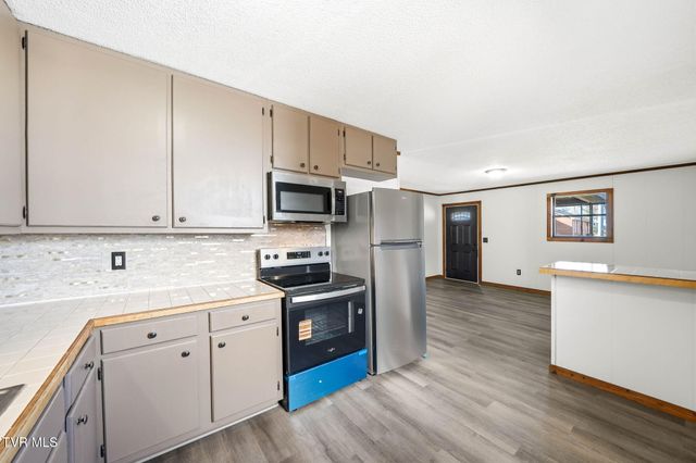 1512 East Fairview Avenue, Johnson City, TN 37601