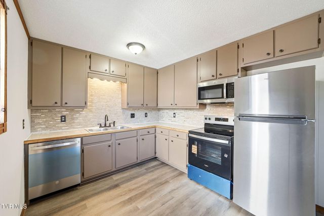 1512 East Fairview Avenue, Johnson City, TN 37601