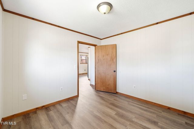 1512 East Fairview Avenue, Johnson City, TN 37601