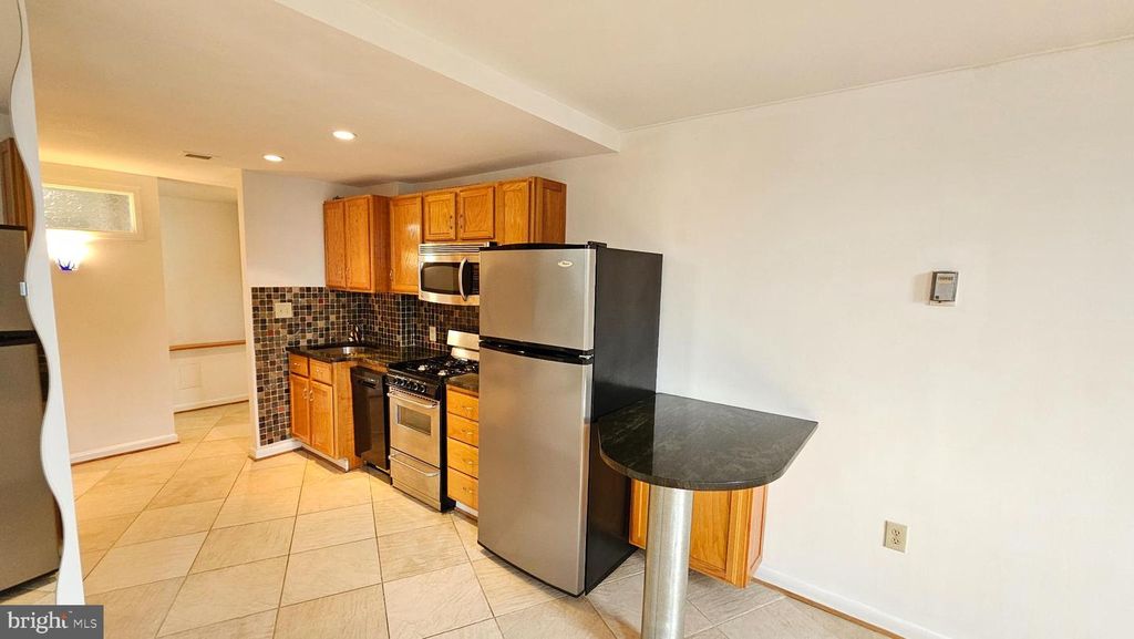 801 N PITT ST #212, Alexandria, VA 22314