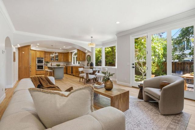208 Stanford Avenue, Menlo Park, CA 94025