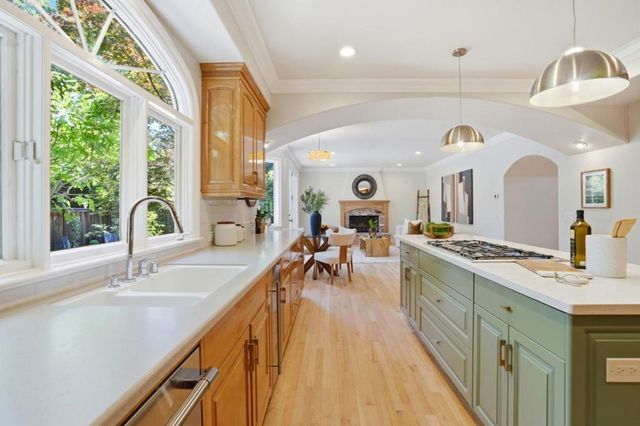 208 Stanford Avenue, Menlo Park, CA 94025