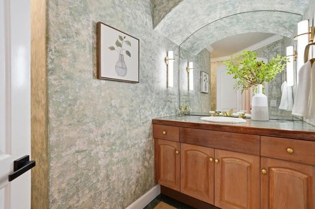 208 Stanford Avenue, Menlo Park, CA 94025