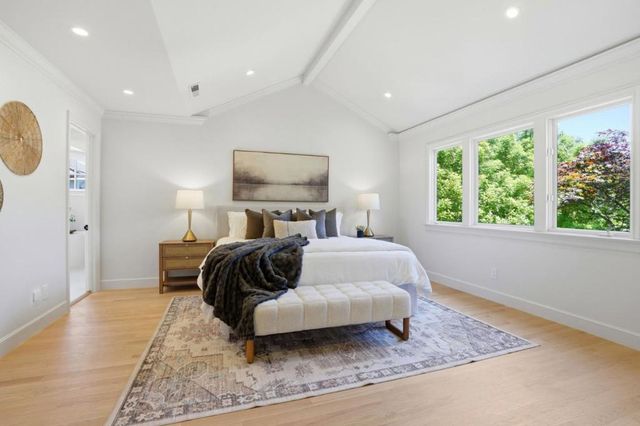 208 Stanford Avenue, Menlo Park, CA 94025