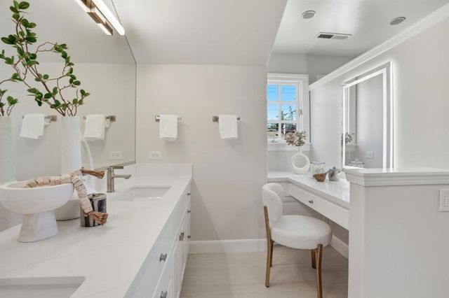 208 Stanford Avenue, Menlo Park, CA 94025