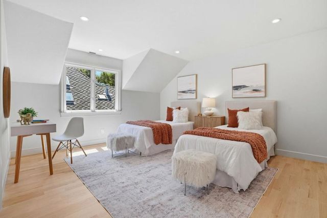 208 Stanford Avenue, Menlo Park, CA 94025