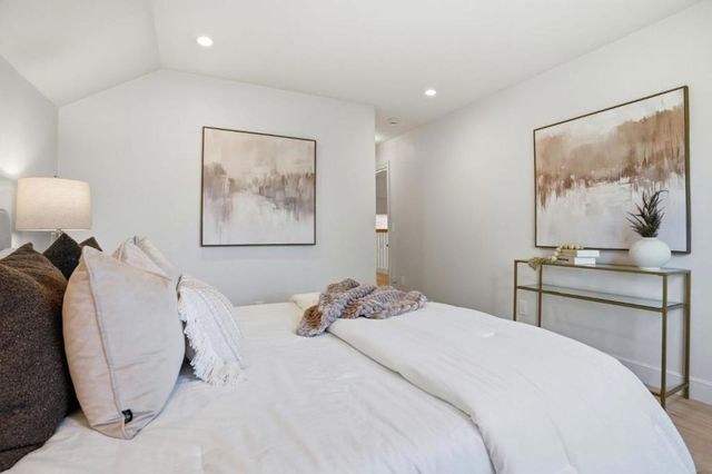 208 Stanford Avenue, Menlo Park, CA 94025