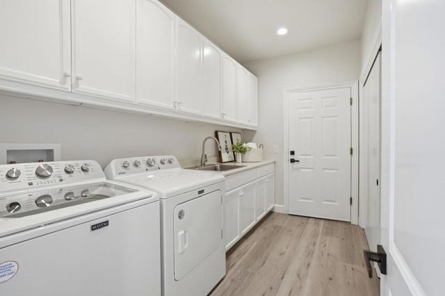 208 Stanford Avenue, Menlo Park, CA 94025