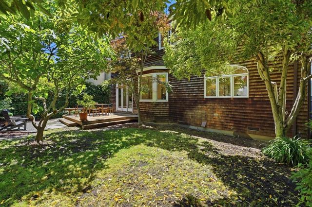 208 Stanford Avenue, Menlo Park, CA 94025
