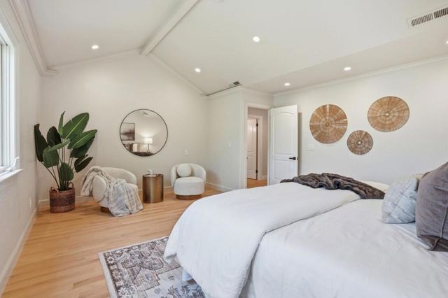 208 Stanford Avenue, Menlo Park, CA 94025
