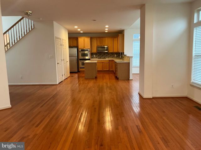 7209 BLADEN PL, Gainesville, VA 20155