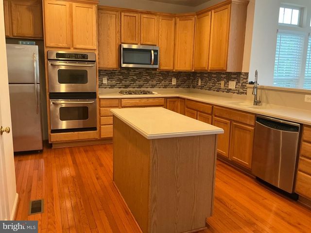 7209 BLADEN PL, Gainesville, VA 20155