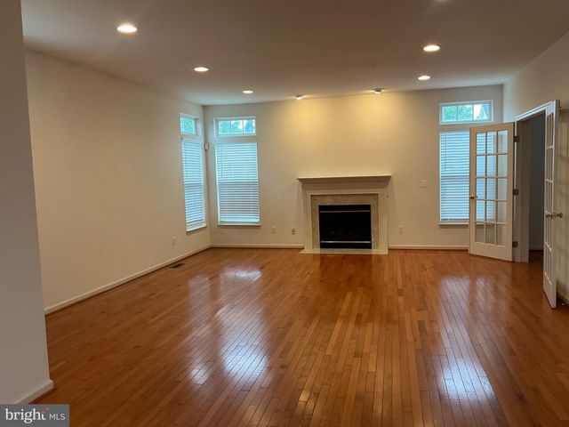 7209 BLADEN PL, Gainesville, VA 20155