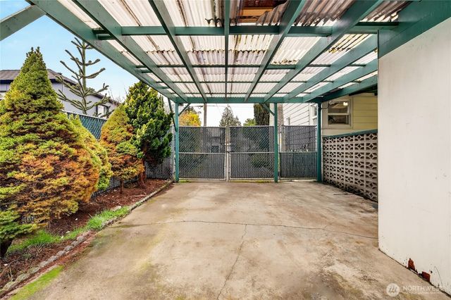 10016 13th Avenue NW, Seattle, WA 98177