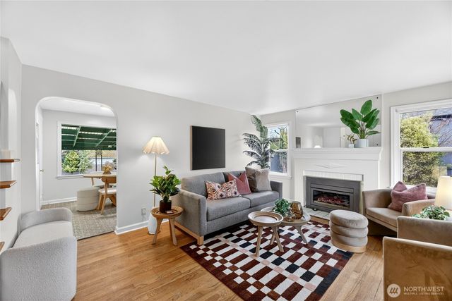 10016 13th Avenue NW, Seattle, WA 98177