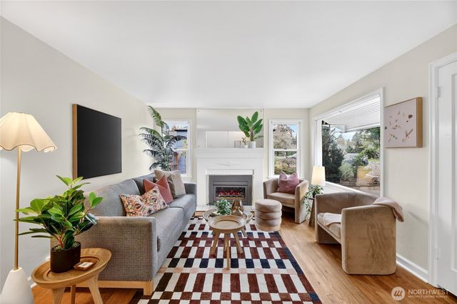 10016 13th Avenue NW, Seattle, WA 98177