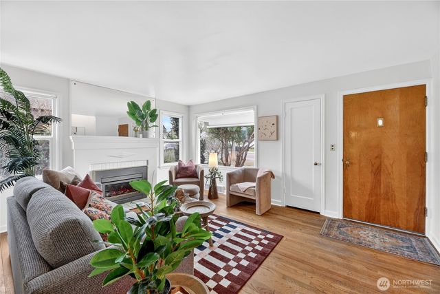 10016 13th Avenue NW, Seattle, WA 98177