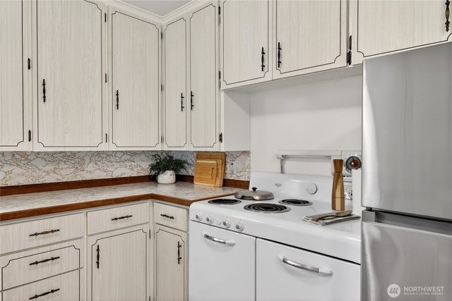 10016 13th Avenue NW, Seattle, WA 98177