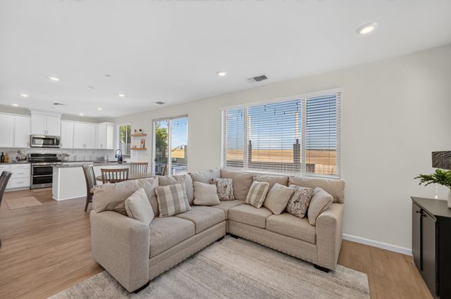 3863 Ivan Way, Rancho Cordova, CA 95742