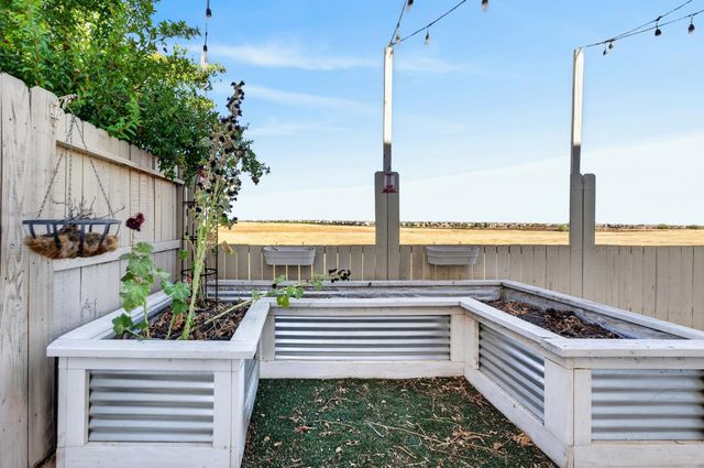 3863 Ivan Way, Rancho Cordova, CA 95742