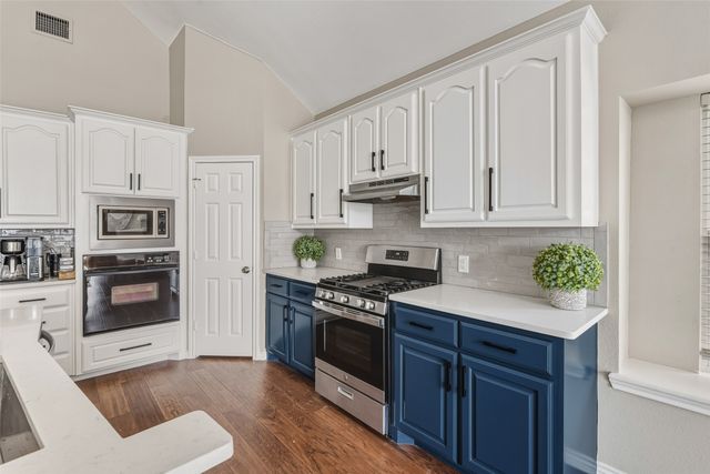 1060 Jennifer Place, Lewisville, TX 75077