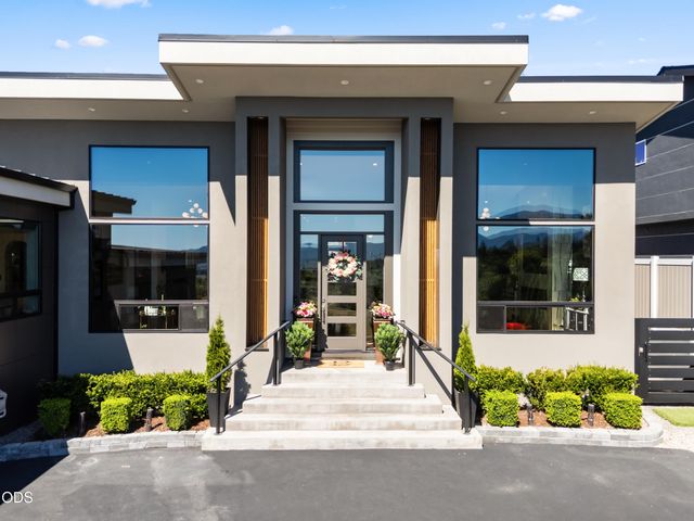 4310 Tamarack Drive, Medford, OR 97504