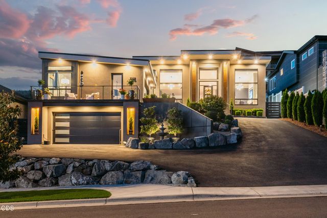 4310 Tamarack Drive, Medford, OR 97504