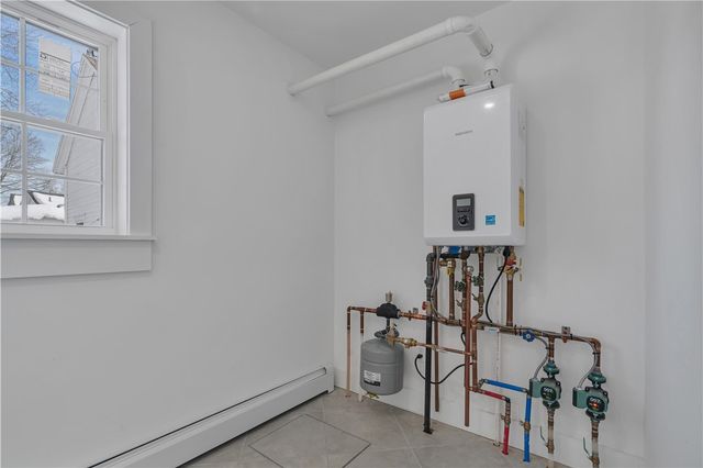 79 Suburban Parkway, Warwick, RI 02889