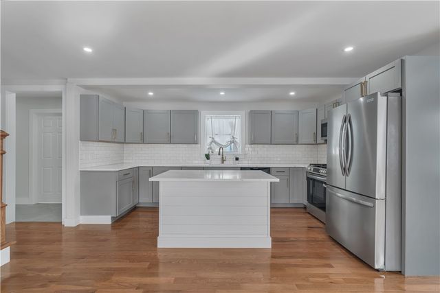 79 Suburban Parkway, Warwick, RI 02889