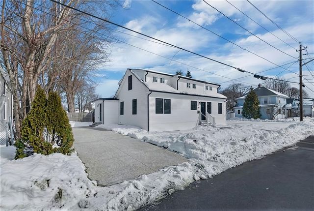 79 Suburban Parkway, Warwick, RI 02889