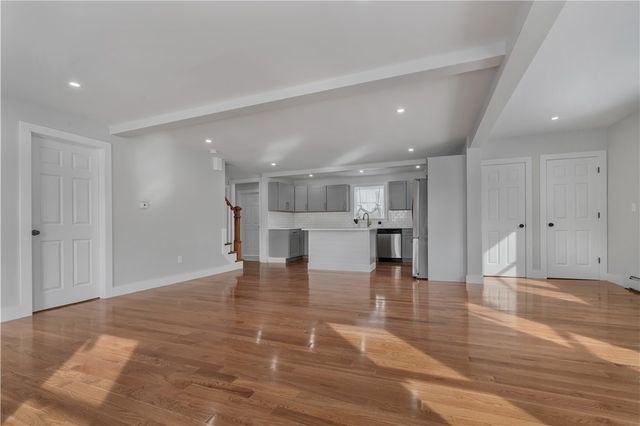 79 Suburban Parkway, Warwick, RI 02889