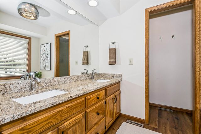 4834 N Homestead St, Bel Aire, KS 67220