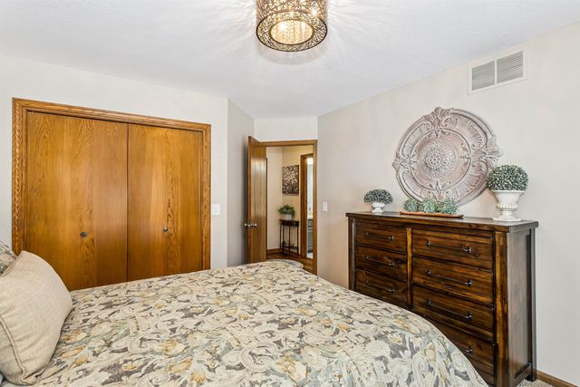 4834 N Homestead St, Bel Aire, KS 67220